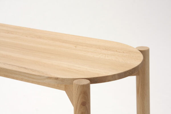 a close up on Sao oak bench showing the grain and joinery